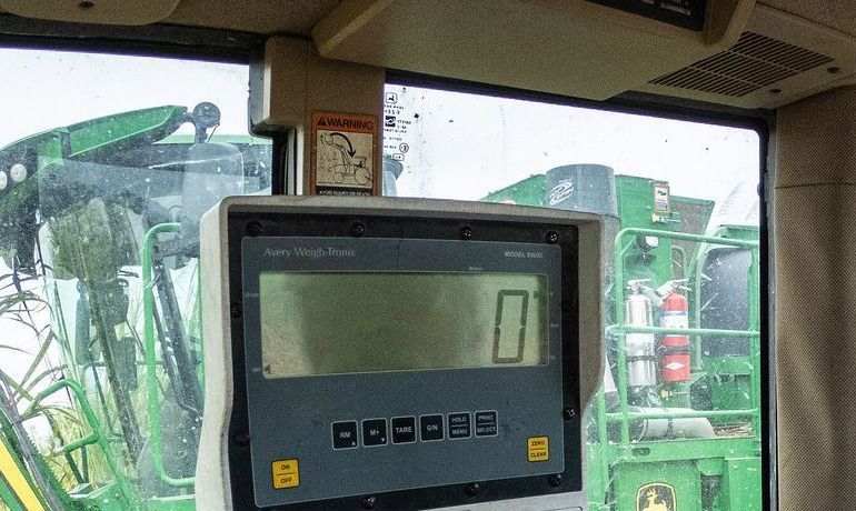 Console de contrôle en cabine de machine agricole