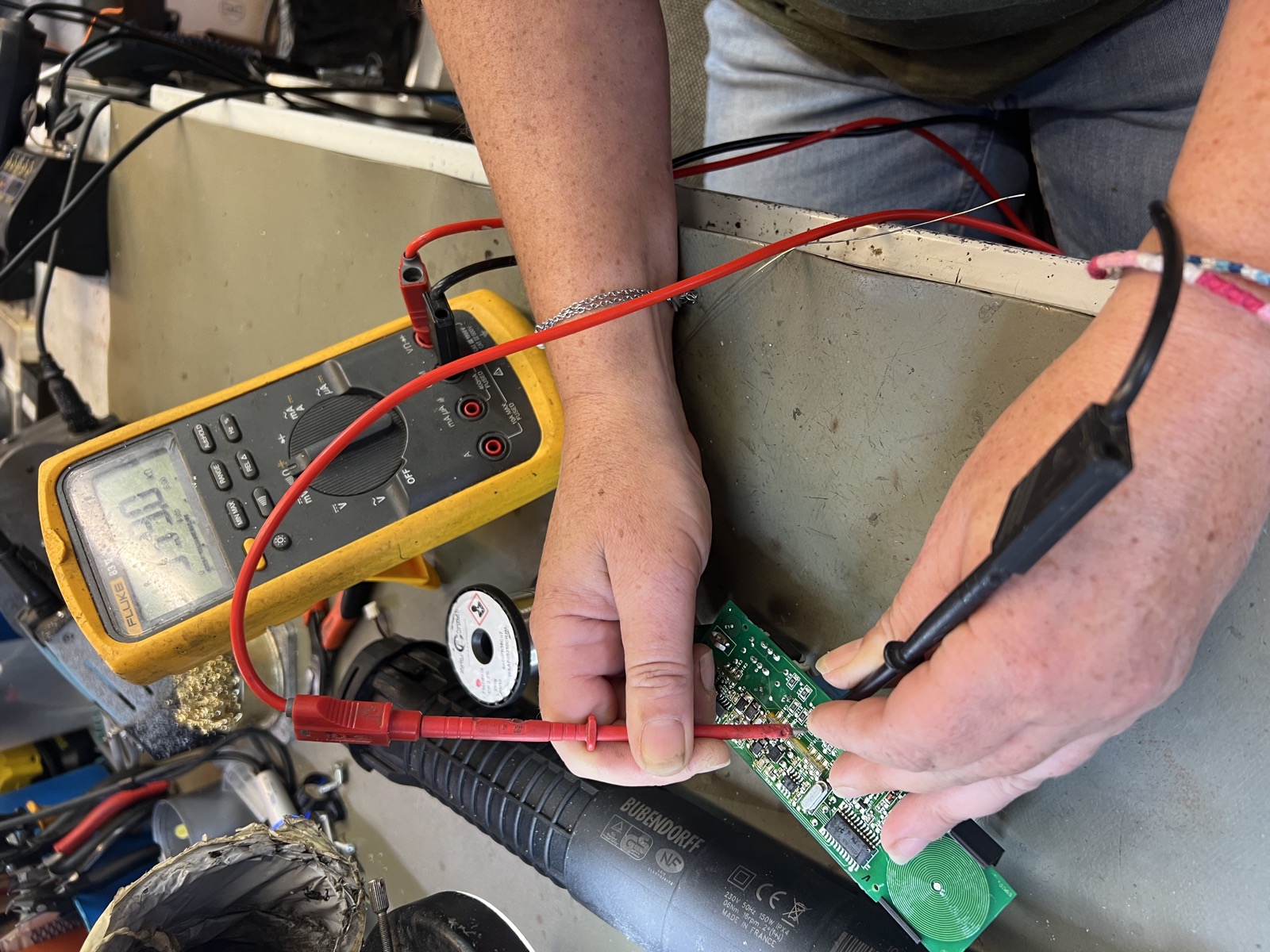 Diagnostic au multimètre d'une carte électronique de moteur de volet roulant